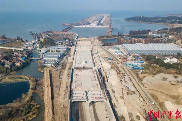 “三重六層”防水施工方案，確保國內(nèi)在建Z長湖底隧道滴水不漏